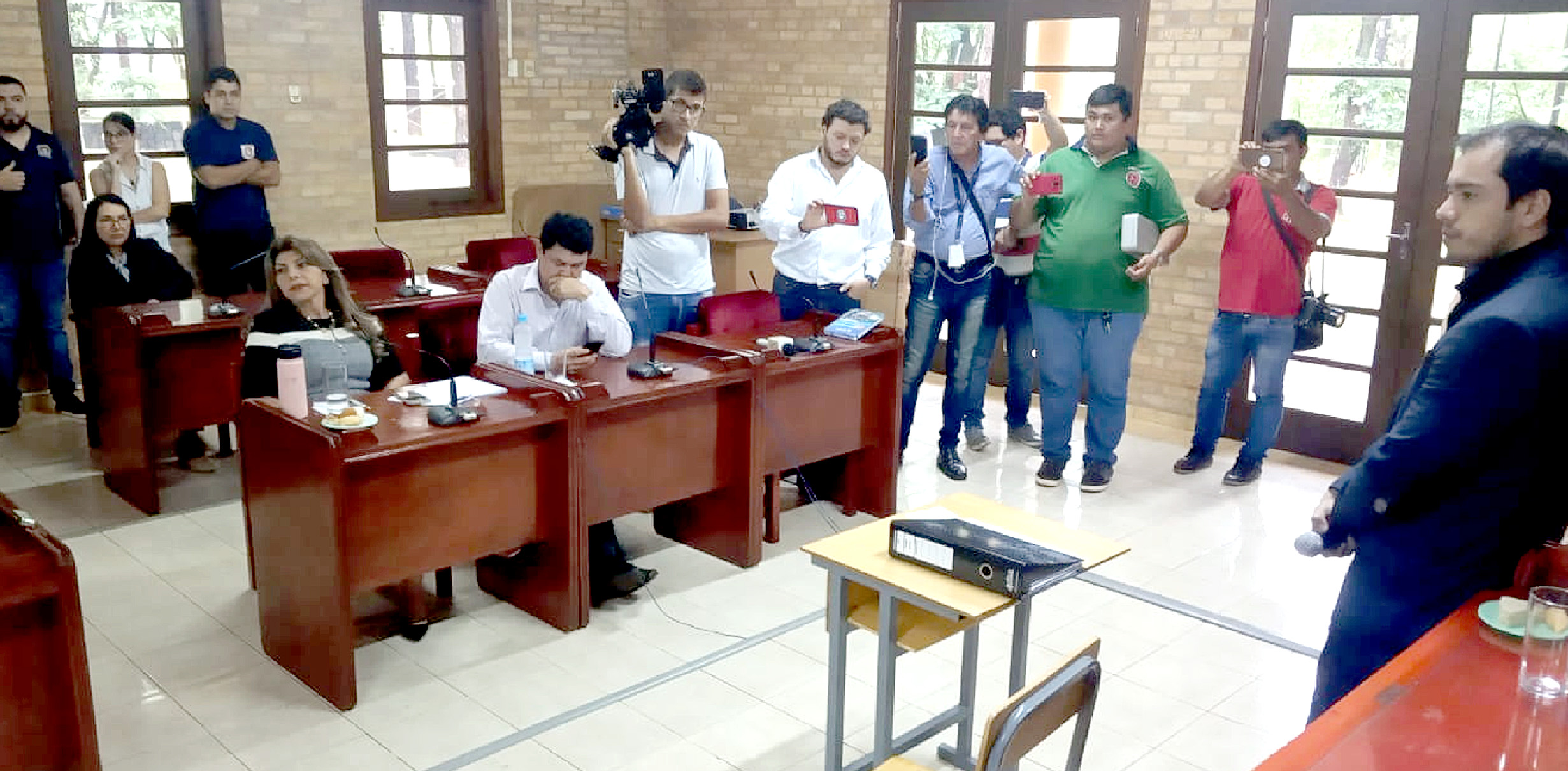 Concejales opositores levantaron sesión para no escuchar el informe de Prieto
