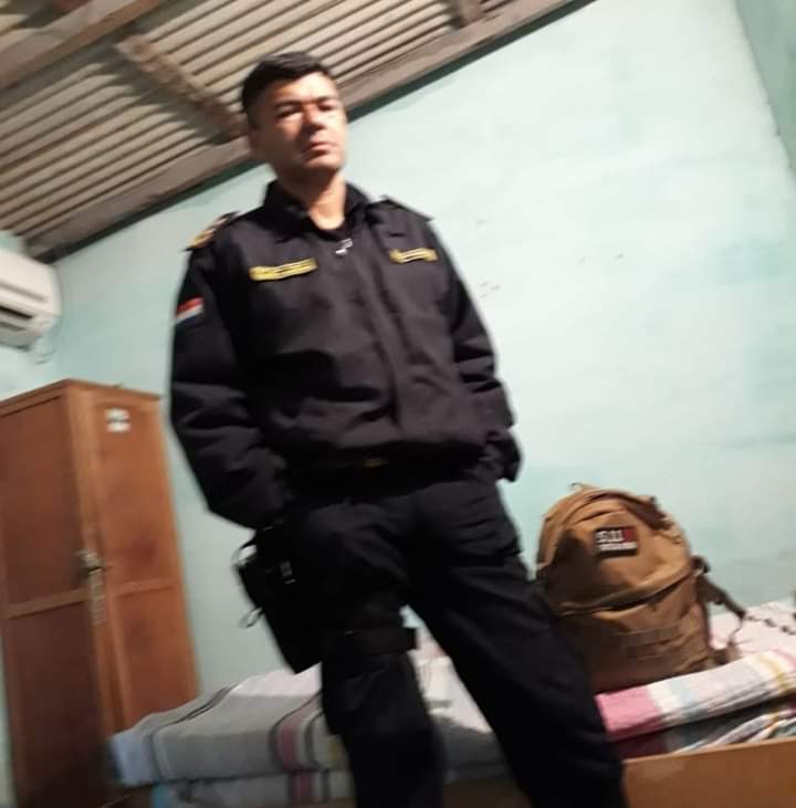 Padre denuncia a policía que agredió a su hijo en una cancha de fútbol