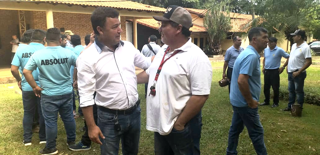 Derlis Cañete se solidariza con taxistas de Ciudad del Este