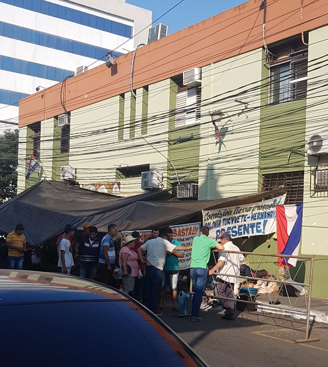 Seudos sintierras de colonia Toryveté presionan al INDERT para expropiar inmueble privado
