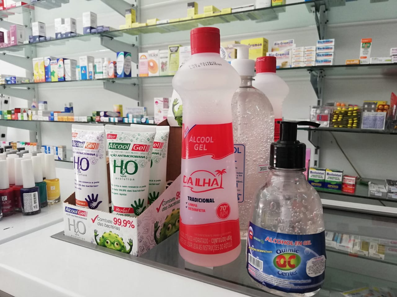 Se disparan los precios del  tapabocas y alcohol en gel