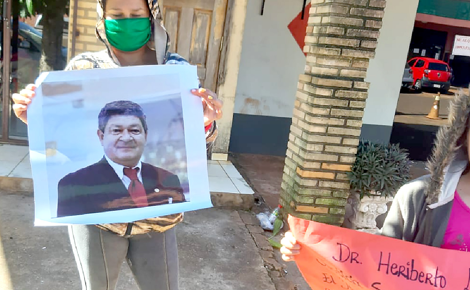 Un desvergonzado funcionario de Itaipú  pretende usurpar finca de humilde viuda