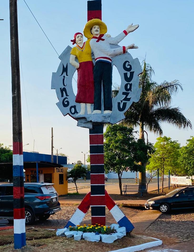 Jóvenes remozan escultura  icónica de Minga Guazú