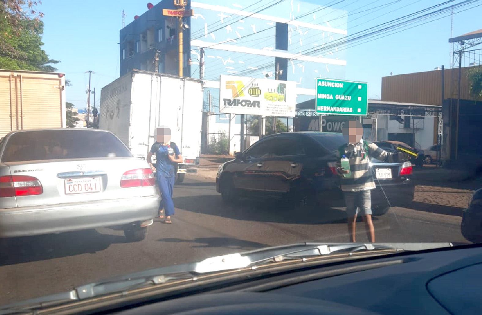 Los limpiavidrios ya no pueden  permanecer en calles de CDE