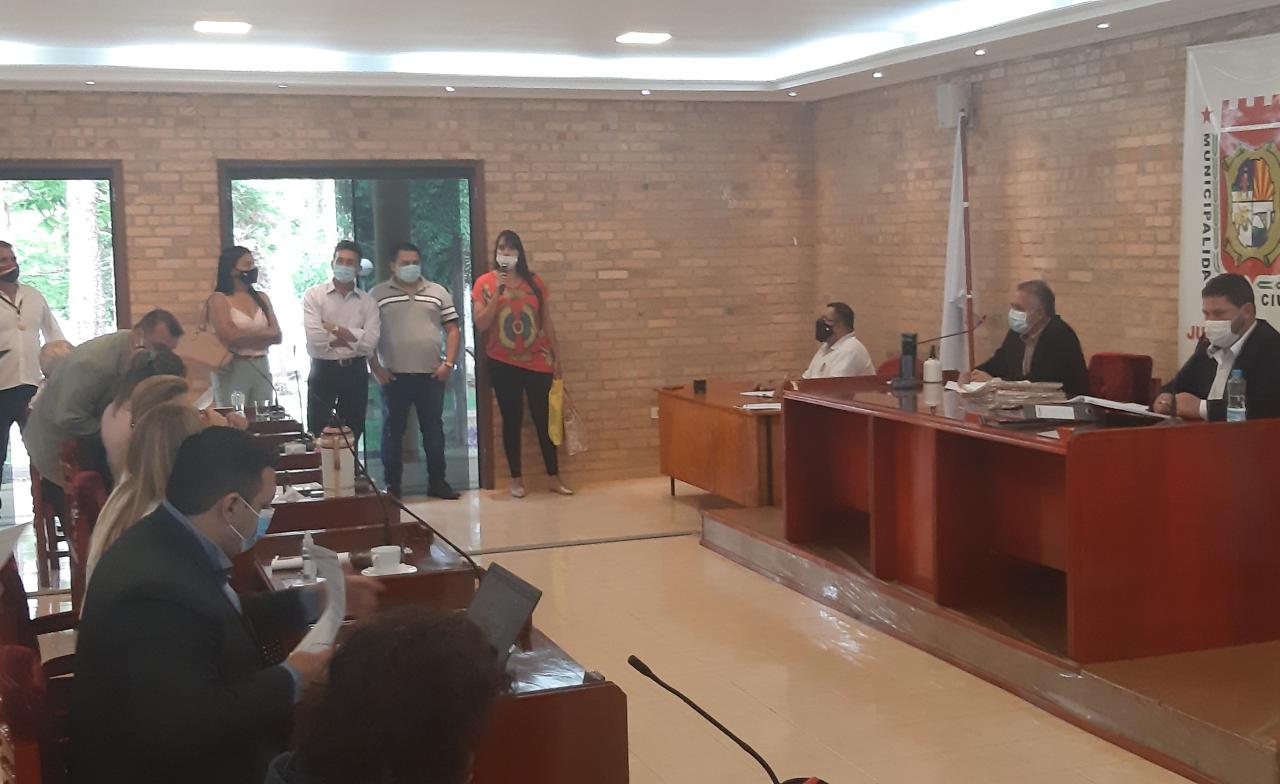 En el km 8, 5 Monday denuncian  falta de calles y delitos ambientales