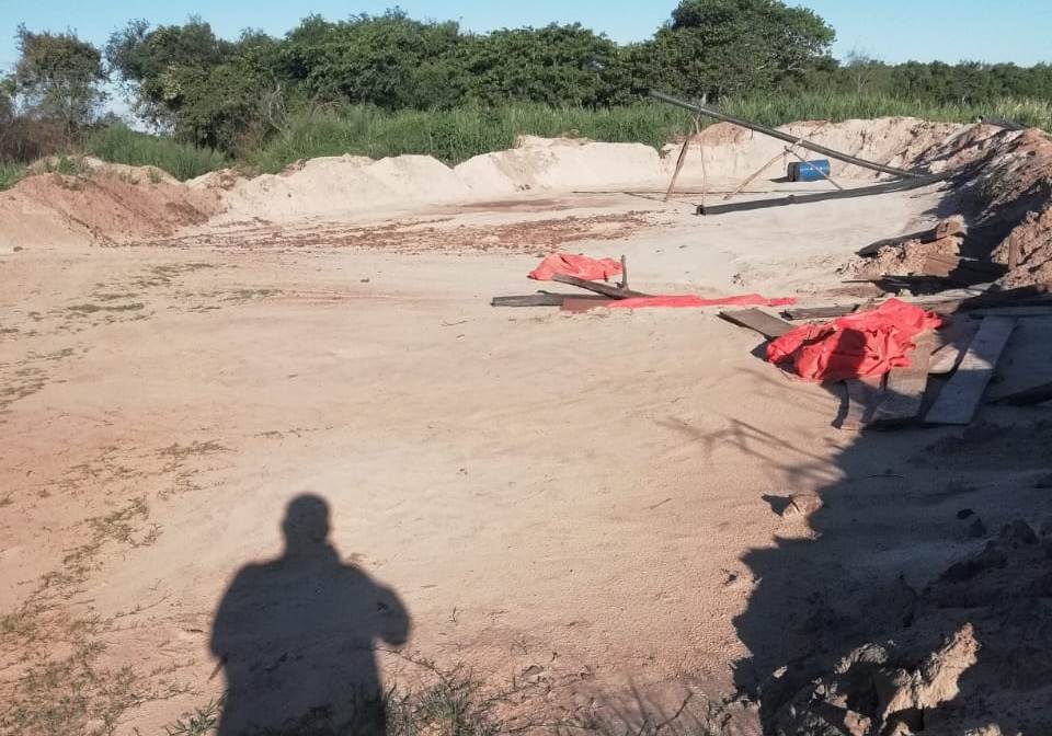 Criminal depredación de recursos  naturales a lo largo del río Monday