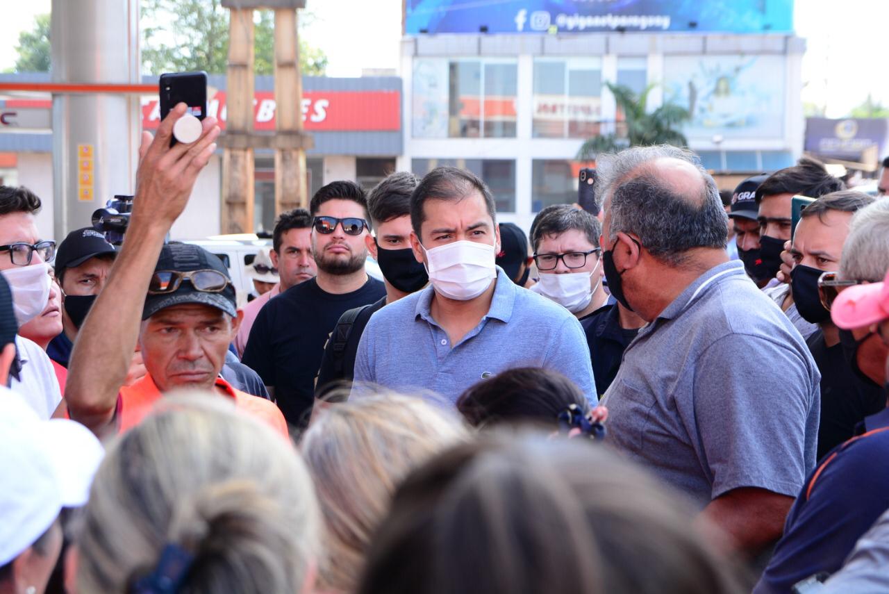 Prieto dice que contratos serán por un año y que funcionarios no están obligados a apoyarlo