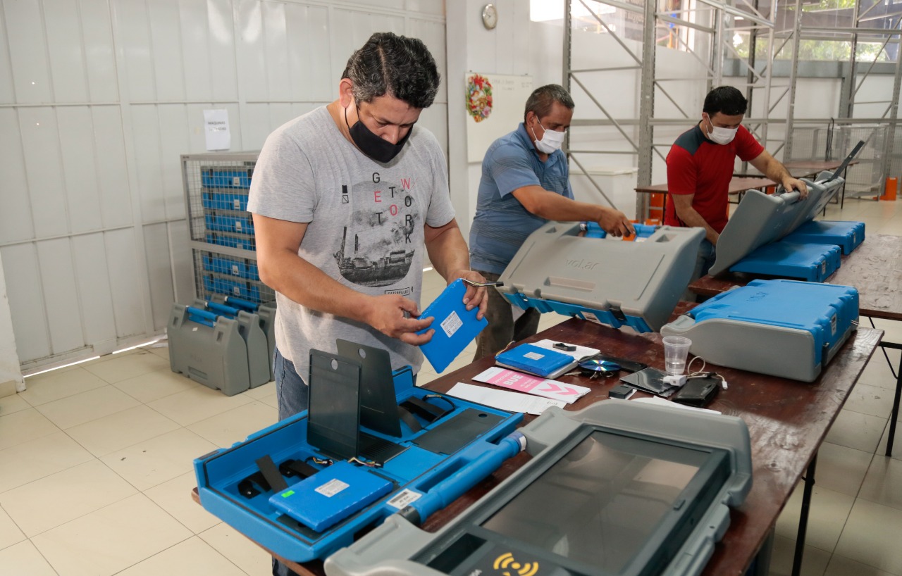 Verifican 3.000 máquinas de votación con miras a internas partidarias