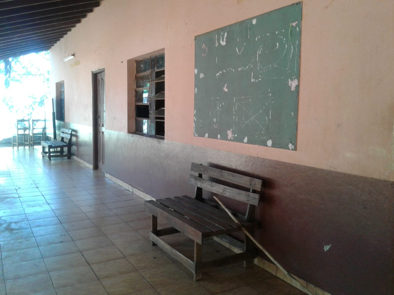 Con “vaquita”, preparan escuela del km 8 para recibir a alumnos