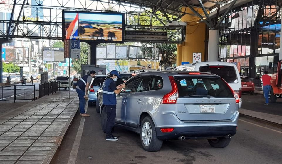 Intensifican controles en el Puente de la Amistad y otros pasos fronterizos con Brasil