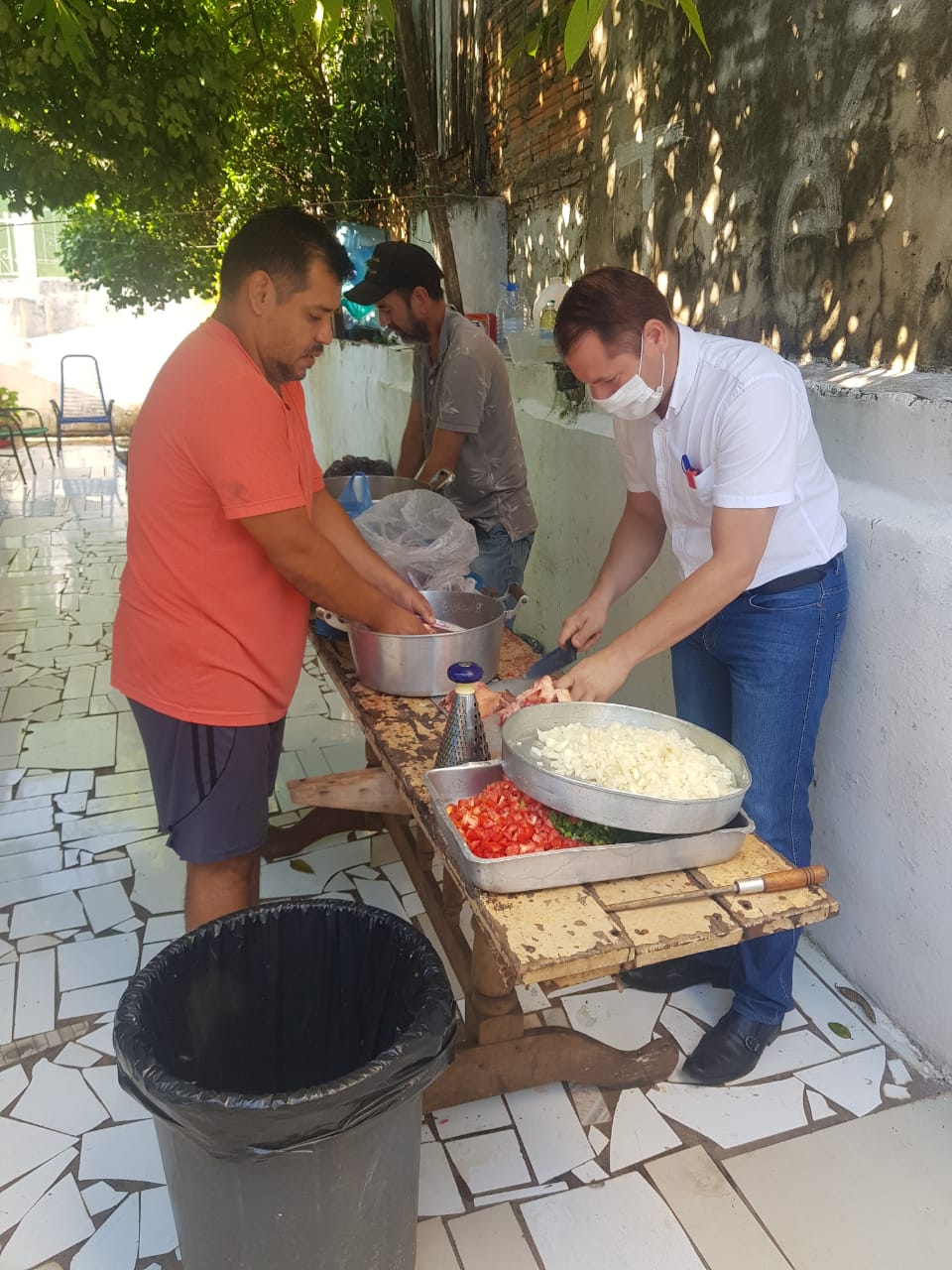Elías Bernal encabeza olla popular en recuperada subseccional de San Rafael