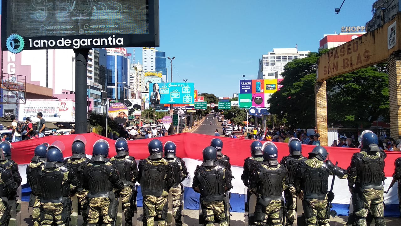 Manifestantes piden renuncia del presidente y vicepresidente en CDE