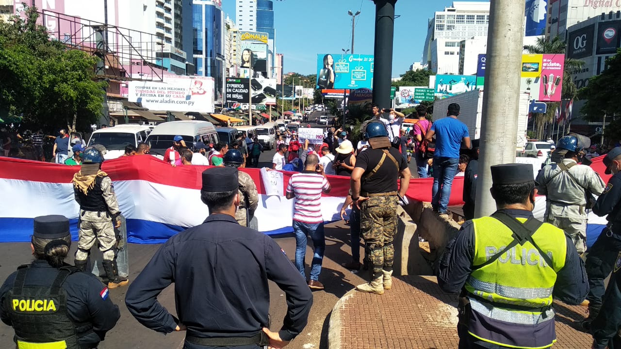 Se debe instalar una mesa de diálogo y buscar salir de la crisis