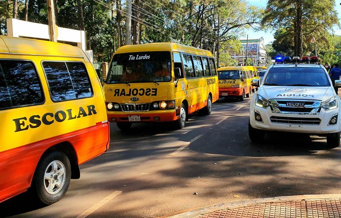Decepcionados, transportistas escolares lamentan que no podrán volver a trabajar