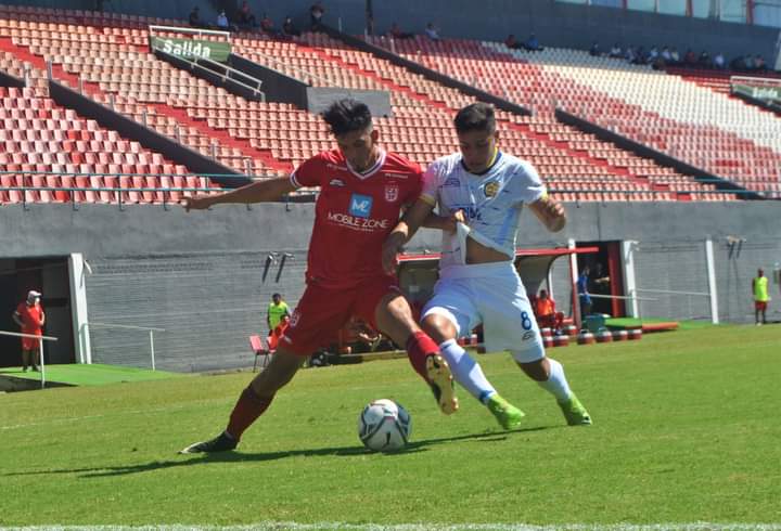 Un equipo esteño golea y otro empata