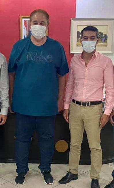 Prepotente edil y actual candidato causa destrozos en Intendencia de San Alberto