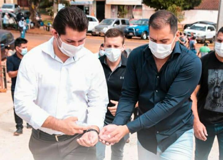 Intendente promueve a su candidato durante acto municipal
