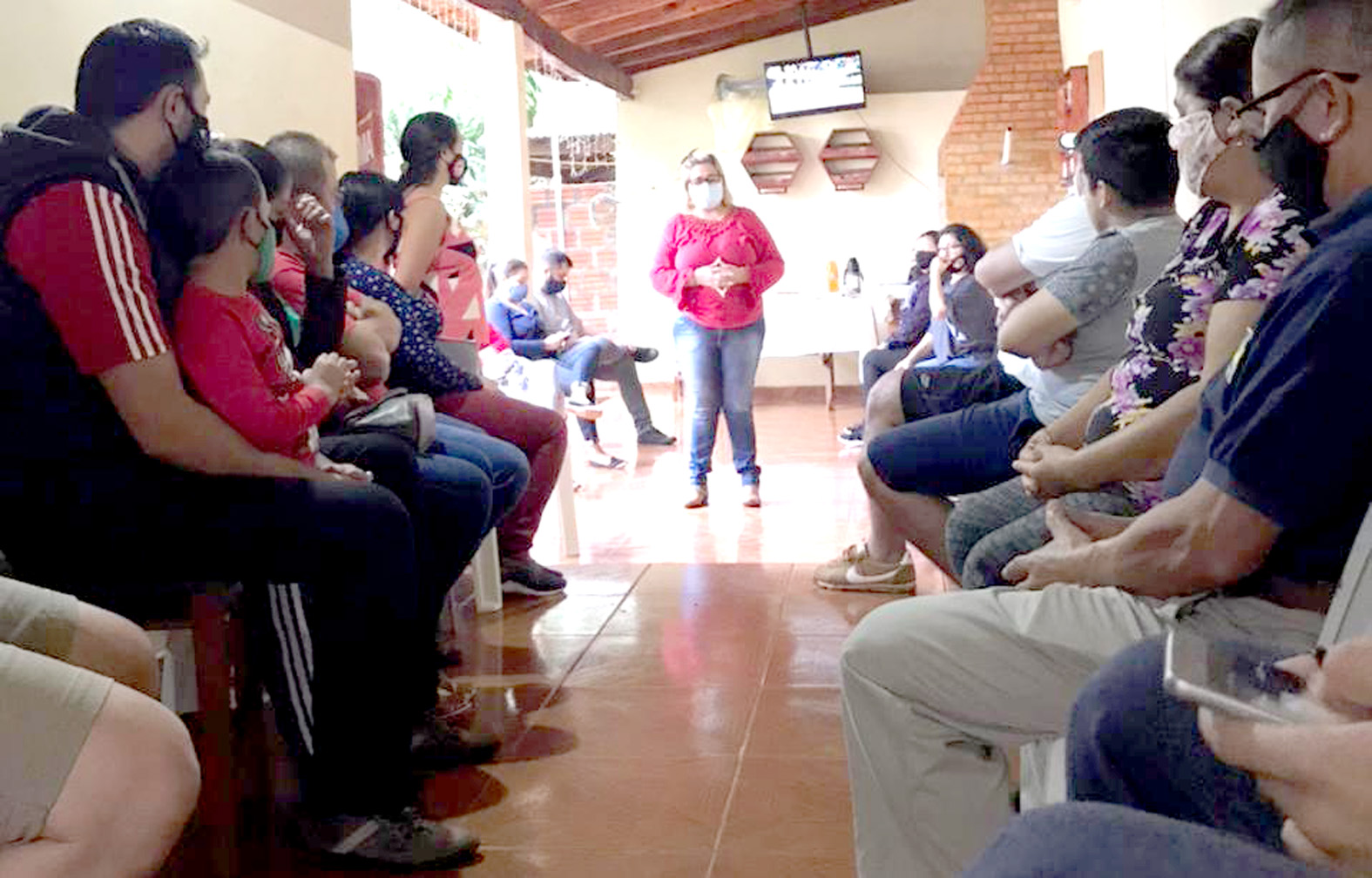 Antoliana presentó sus proyectos a pobladores del km 4,5 de CDE