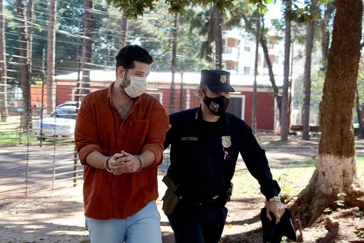 Procesan con beneficios a sujeto que raptó a su expareja y agredió a policías