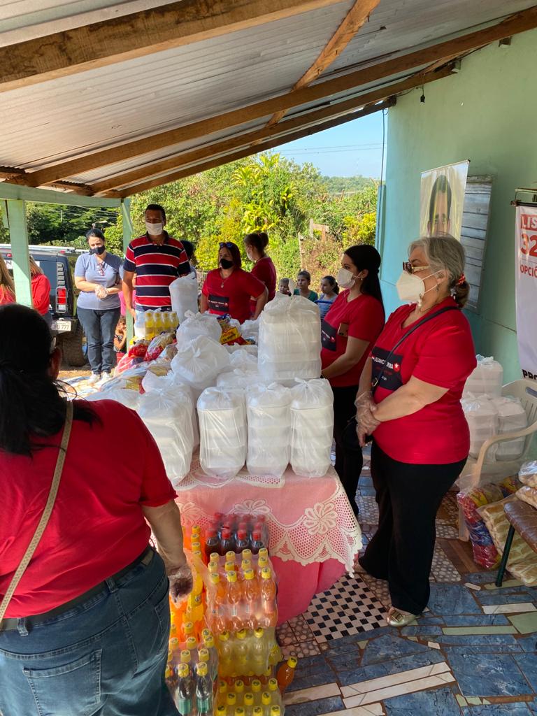 Damas coloradas que apoyan a Juancito Pereira llevaron a cabo jornada solidaria