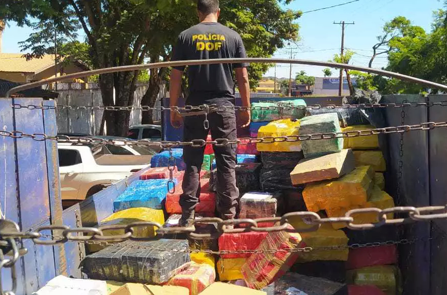 Camiones que transportan granos utilizados para el tráfico de drogas
