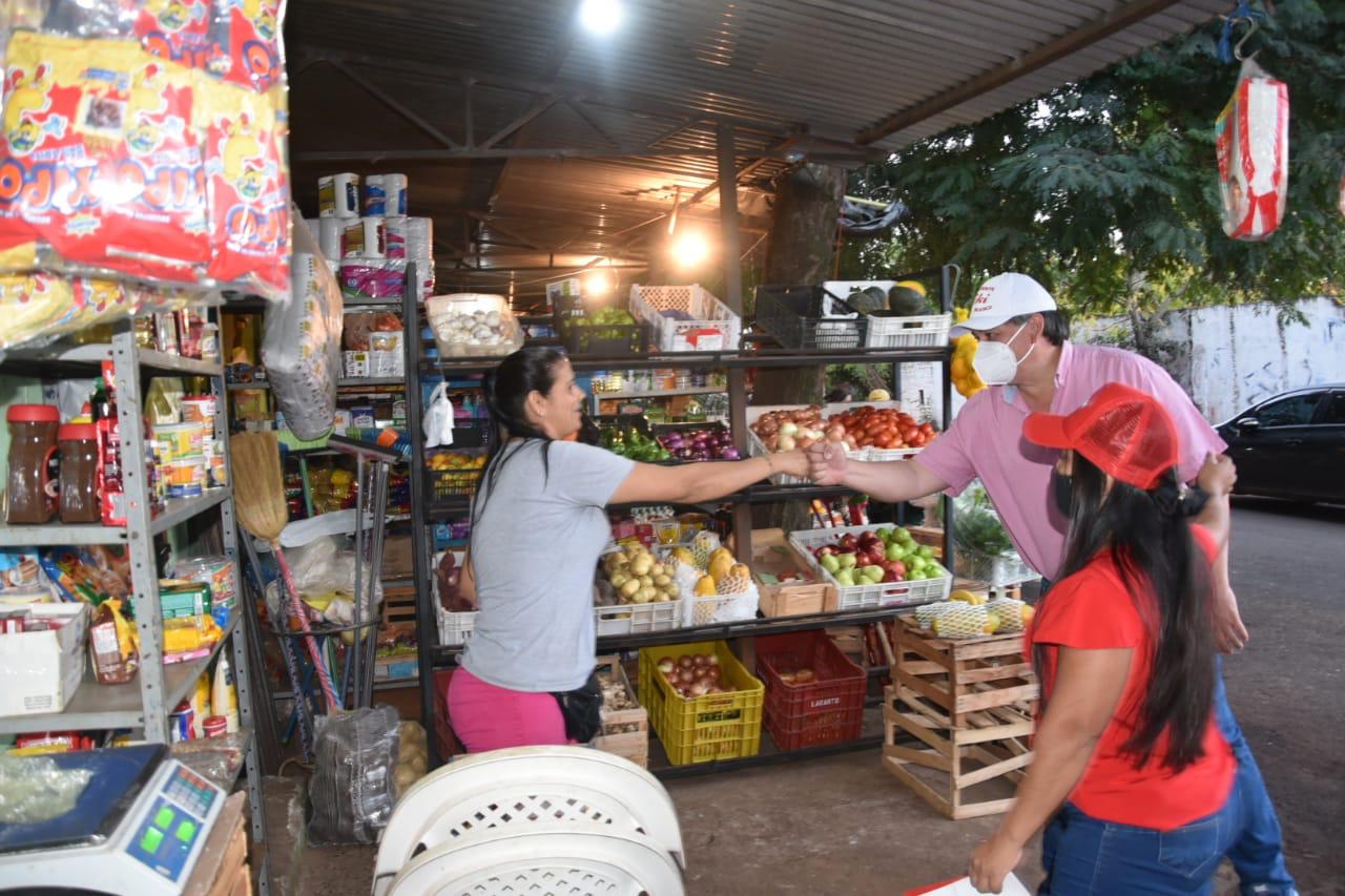 Tiki González sigue realizando reuniones y desarrollando proyectos comunitarios