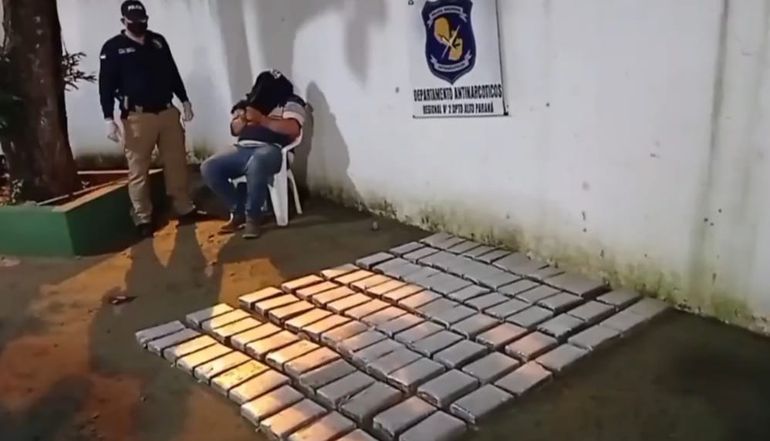 Antidrogas incauta cocaína de doble fondo de un camión y procesan al transportador