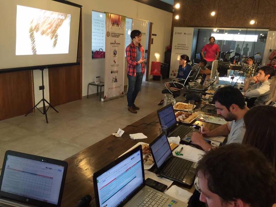 ONG prepara capacitación de alumnos para control de uso de fondos públicos