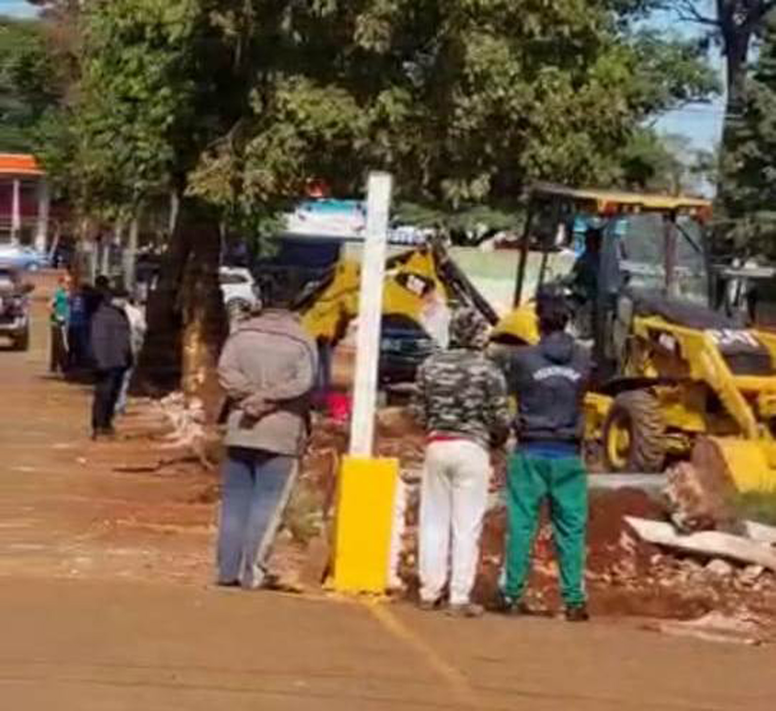 Municipalidad de Minga Guazú y empresarios extranjeros dejan sin calle a barrio del km 13