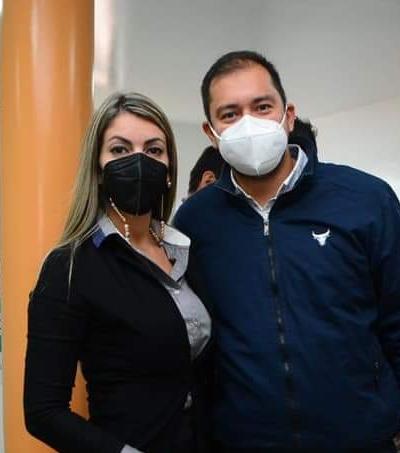 Miguel Prieto y Valeria Romero en campaña por barrio Fátima