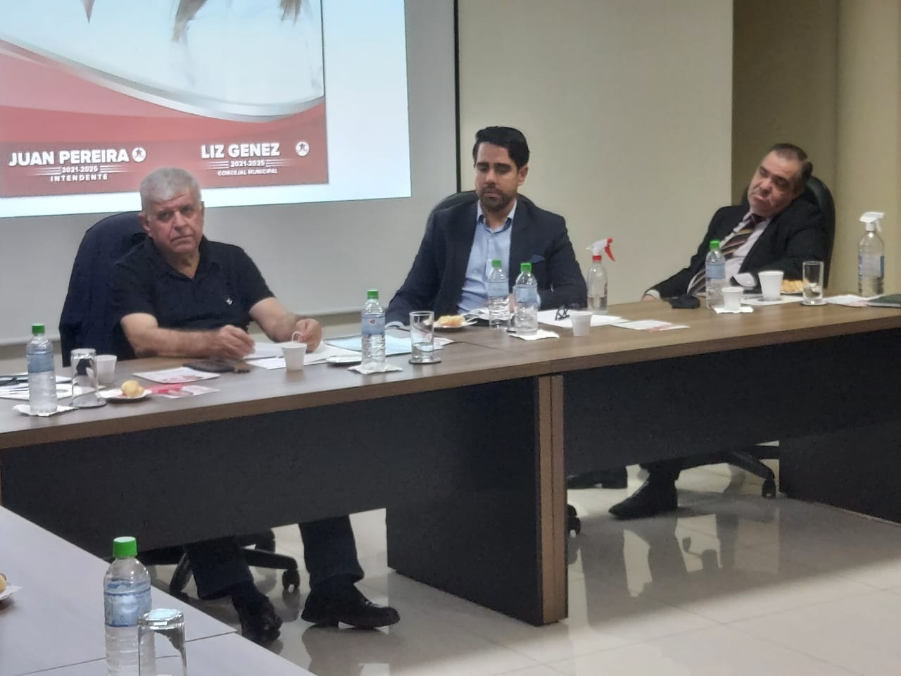 Juancito presentó proyectos muy bien recibidos por la Cámara de Comercio