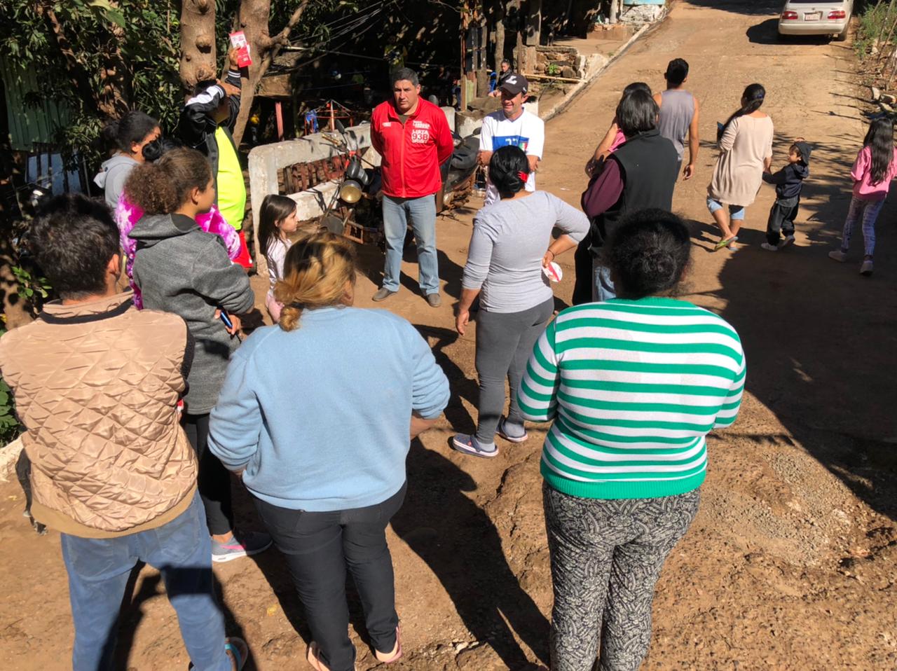 Mario Larroza recorrió San Rafael recibiendo el respaldo de vecinos