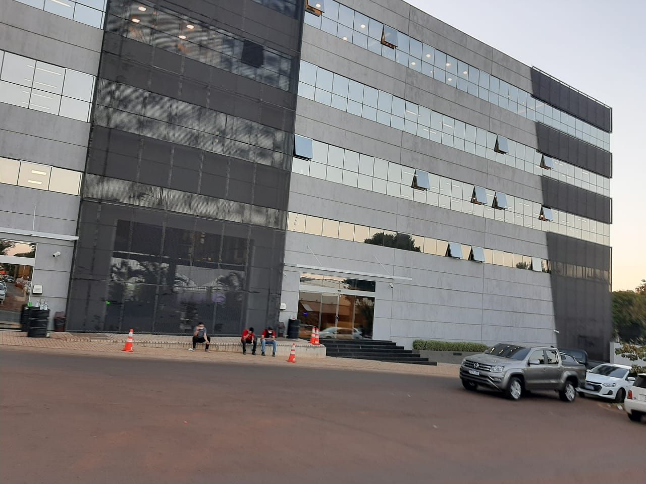 Trabajadores denuncian que fábrica de CDE sigue atrasada en el pago de sueldos