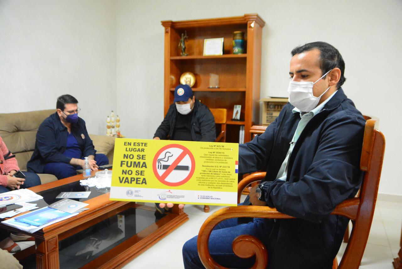 Buscan que ordenanza prohíba fumar en espacios públicos en CDE