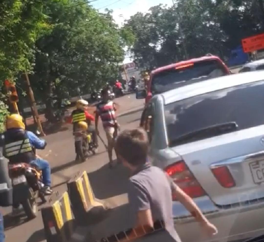Vuelven a instar a que Municipalidad retire “limpiavidrios” de las calles