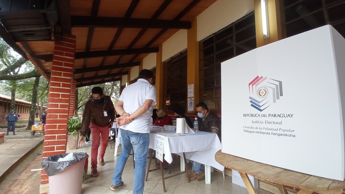 Candidatos colorados a intendente coordinan inscripción de candidatura