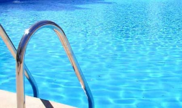 Beba muere ahogada en una piscina