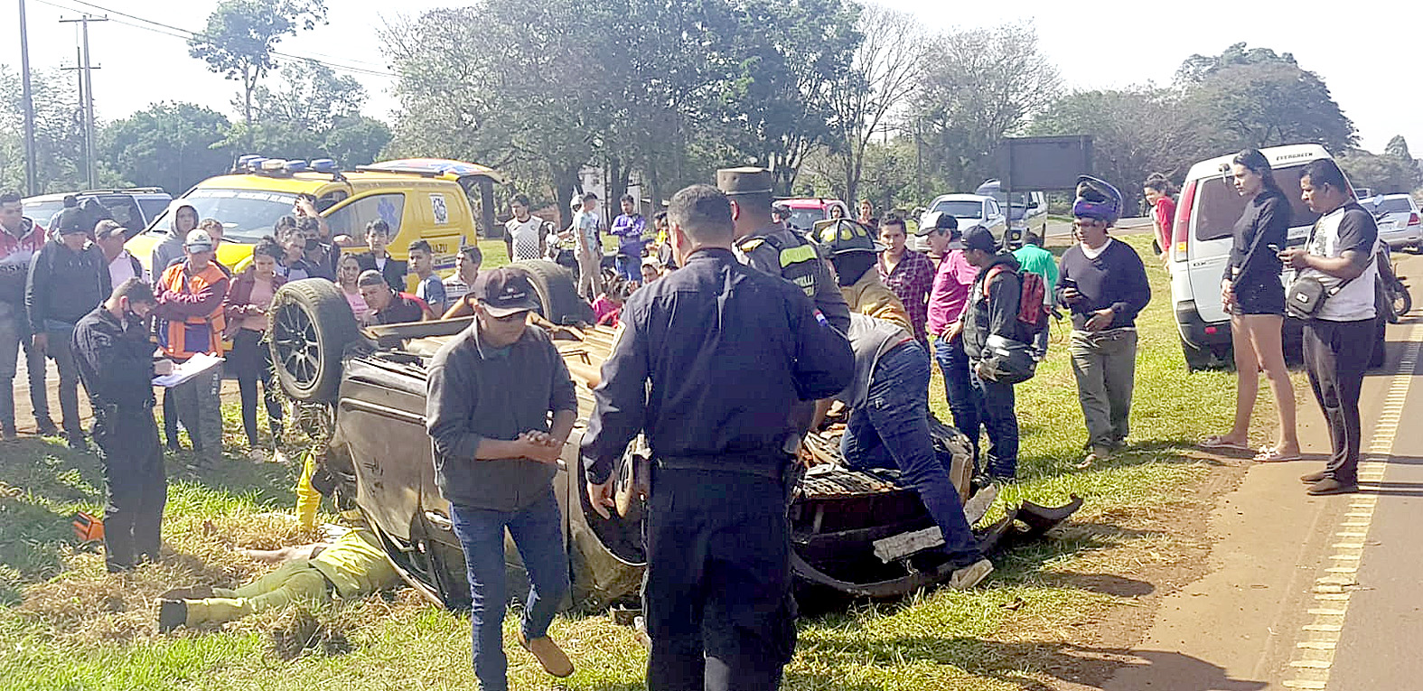 Joven empleado de un lavadero termina hospitalizado tras volcar auto de cliente