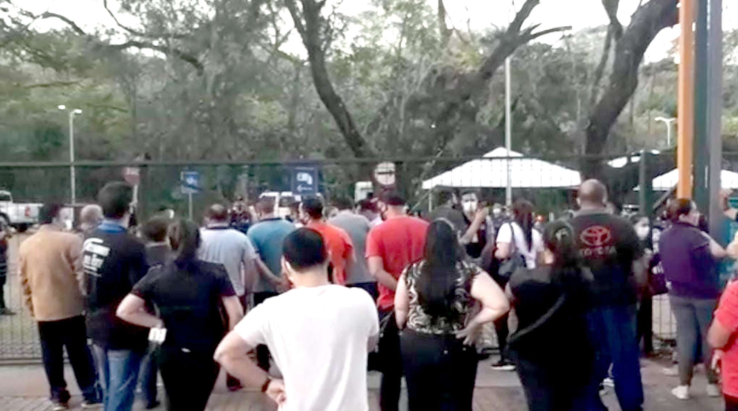 Descontrol y protestas en autovac y en los demás vacunatorios en CDE