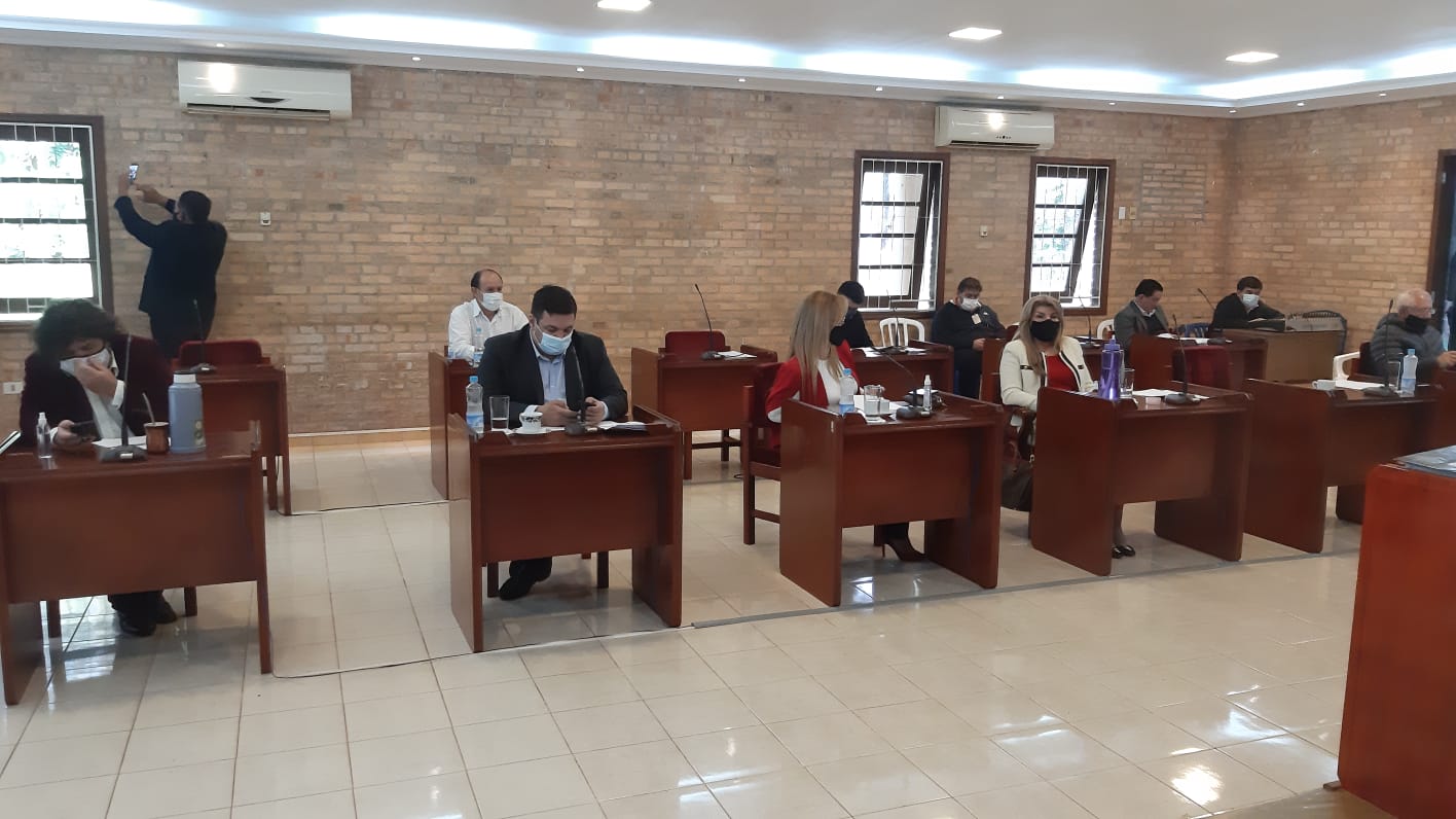 Concejales hacen esperar por más de dos horas a ciudadanos en la Junta