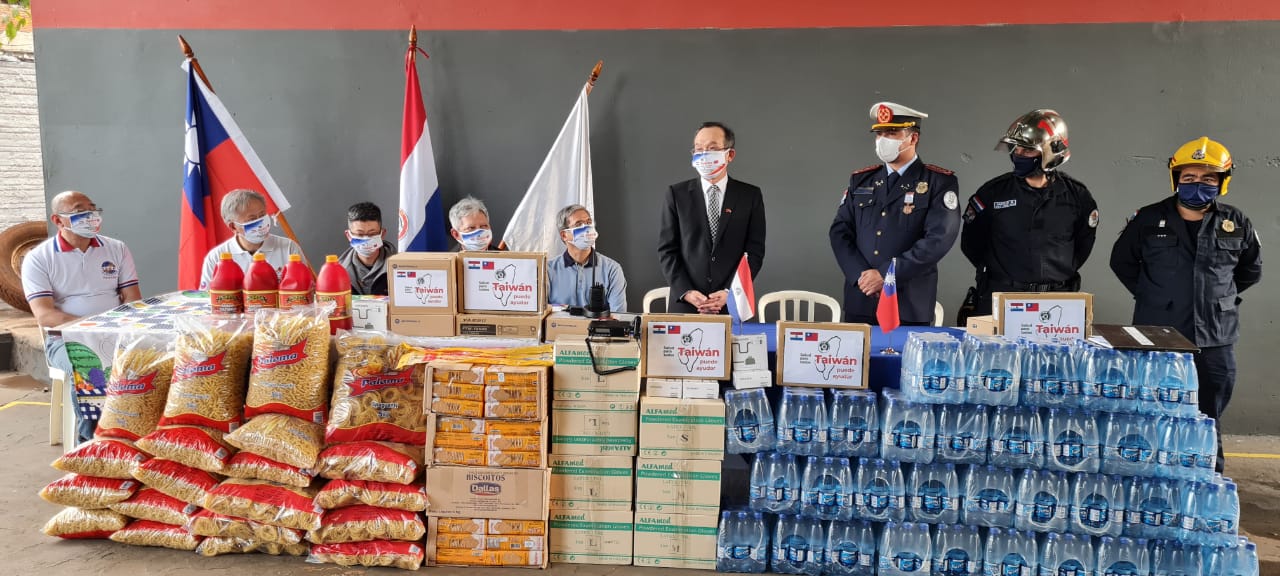 Consulado de China dona equipos de radio a bomberos de Pdte. Franco