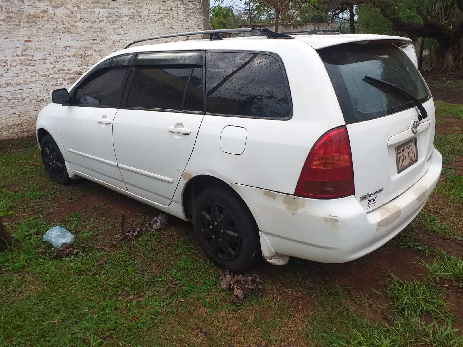 Detienen a dos ebrios que zigzagueaban en vehículo e incautan arma y chaleco antibala