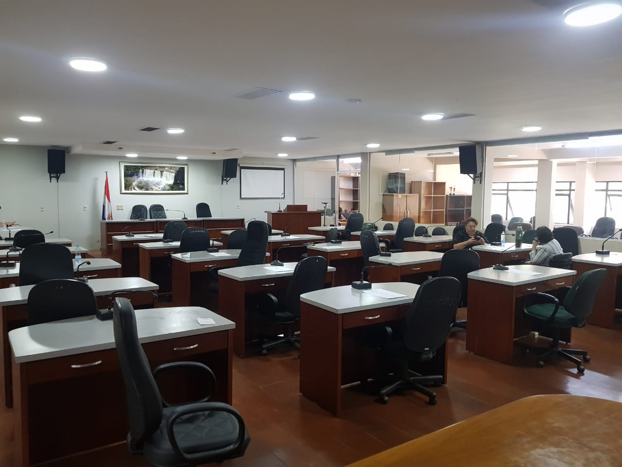 Concejales cartistas abandonan su obligación para ir a acto político