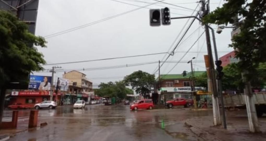 Tras varios accidentes, instalan semáforos en el cruce San José y Julio César Riquelme