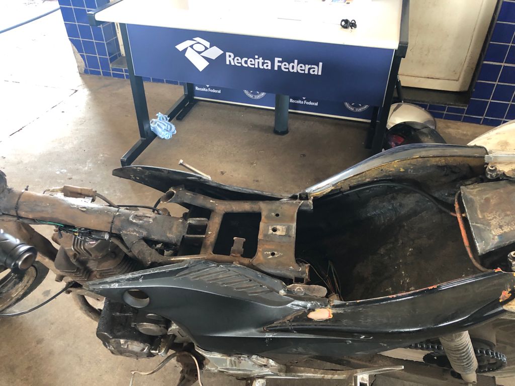 Receita Federal refuerza controles sobre motocicletas en el puente