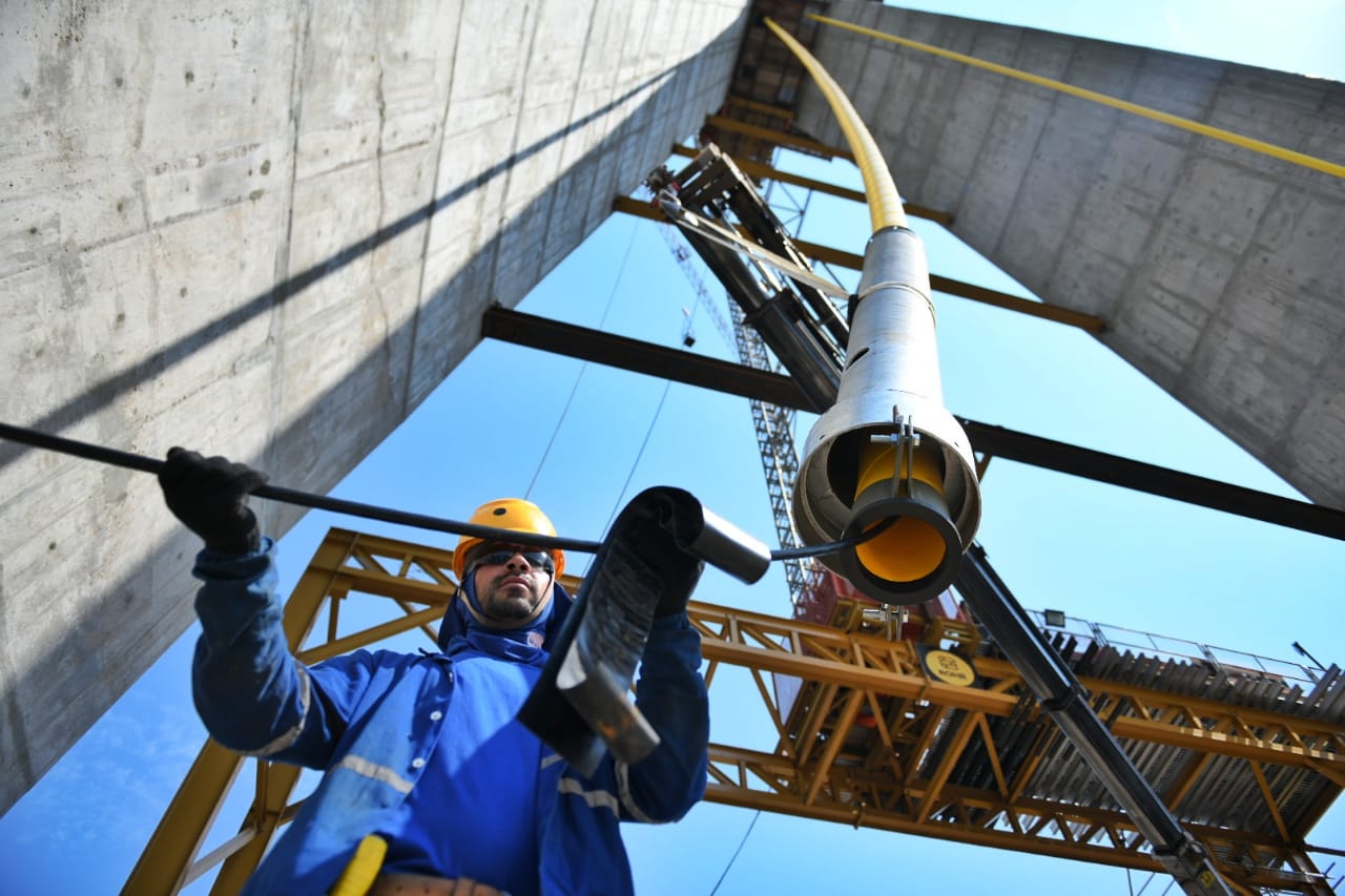 Instalan primeros cabos de atirantamiento en el lado paraguayo del Puente de la Integración