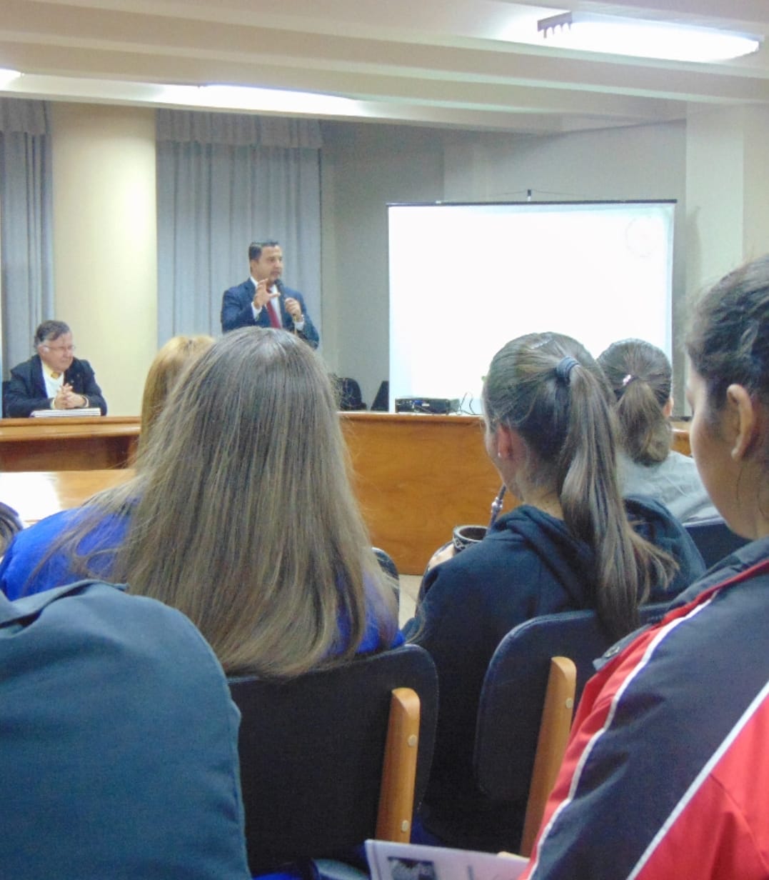 Profesional expuso sobre “Defensa de la soberanía energética del Paraguay”