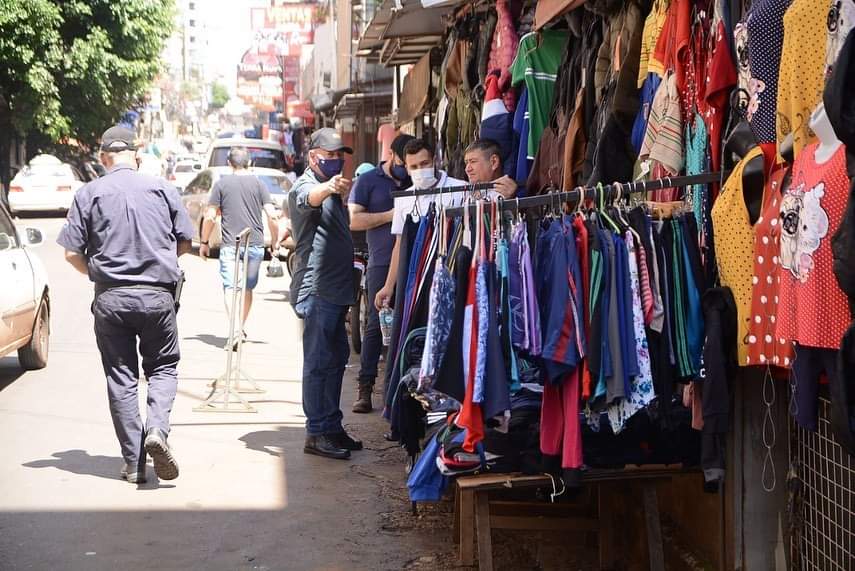 Cerrarán puestos de mesiteros y casilleros que saquen su mercadería a la vía pública
