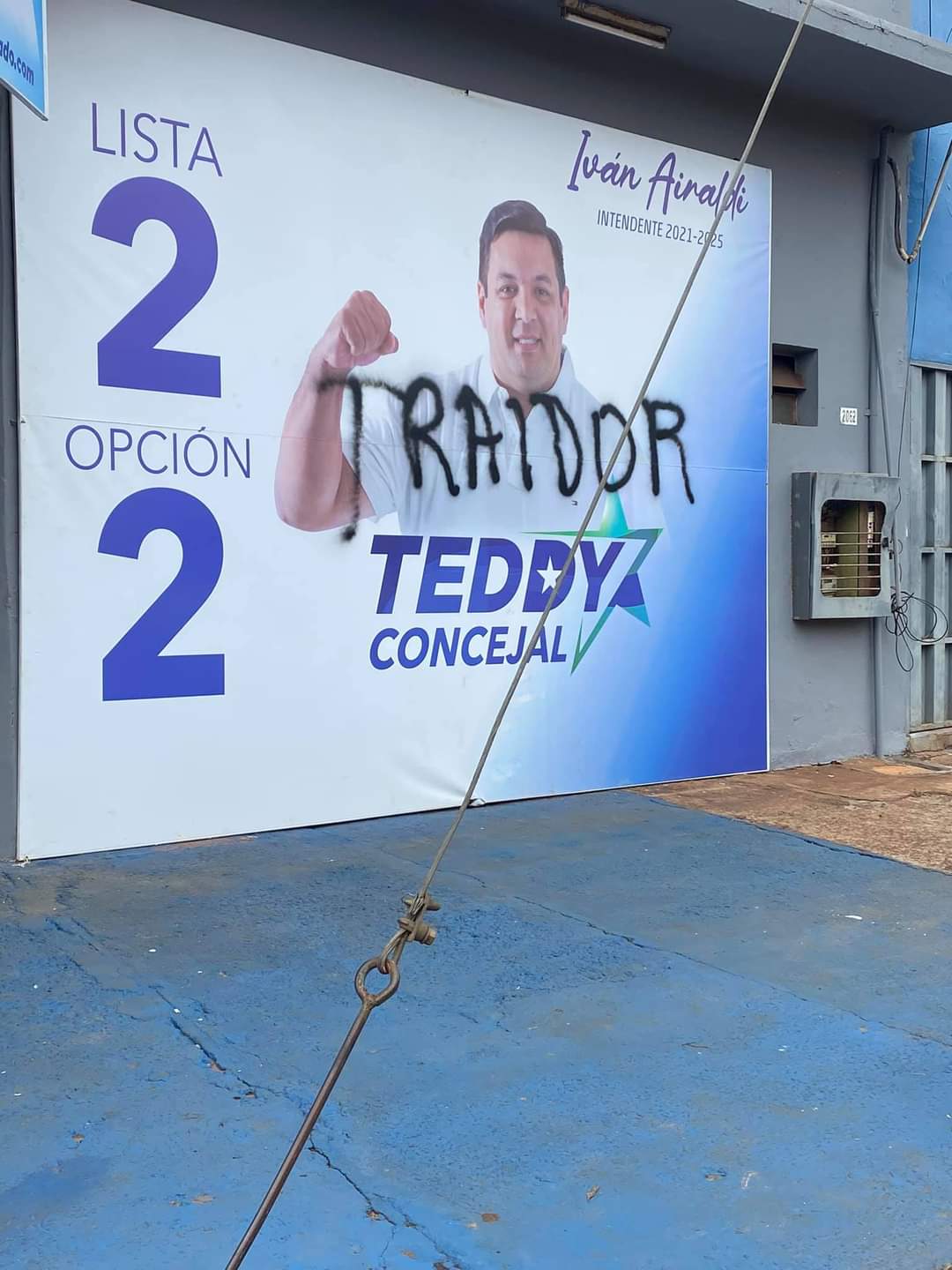 Seguidores de Airaldi escrachan a concejales, y estos acusan al mismo de recibir “dinero sucio”