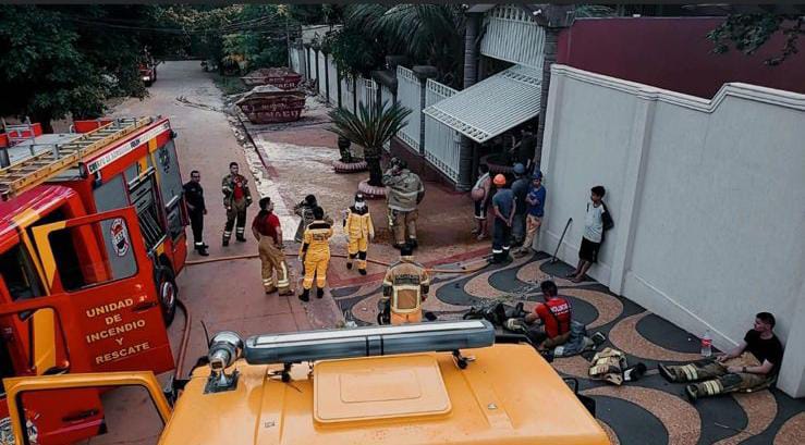 Jueza, sus padres y sus hijos sufren graves quemaduras durante incendio